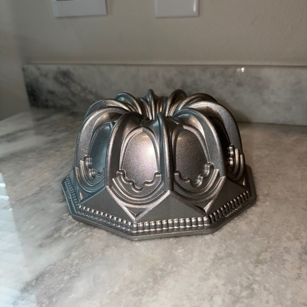 Nordic Ware Cathedral Bundt Pan Silver Cast Aluminum 9 Cup Cake Mold Non-Stick